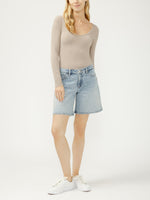 Load image into Gallery viewer, Woman's light wash low rise long denim shorts