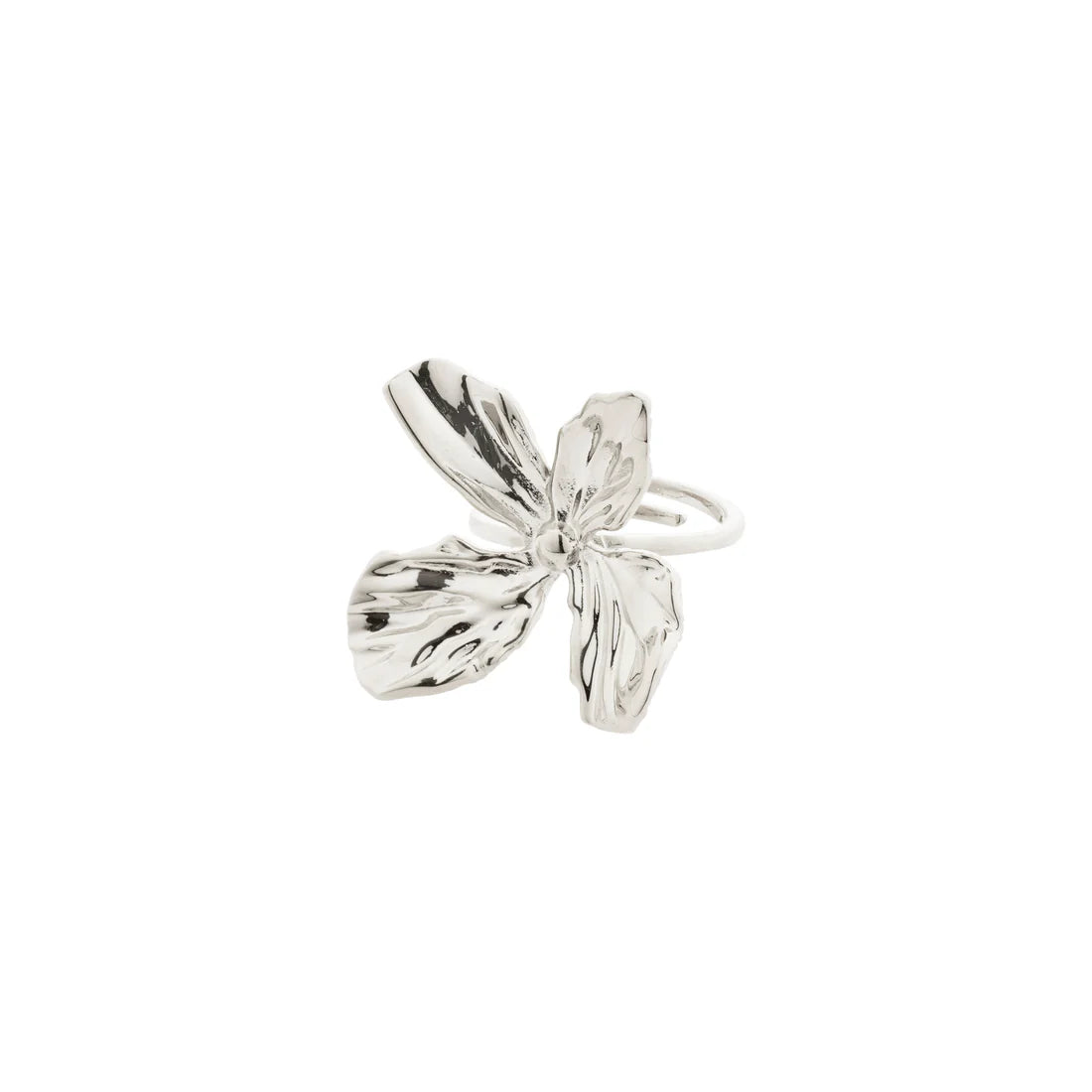 Adjustable silver ring with a eye-catching floral motif.