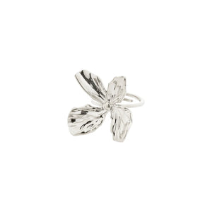 Adjustable silver ring with a eye-catching floral motif.