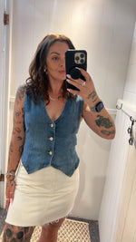 Load image into Gallery viewer, LEVI’S Cut Off Mini Skirt
