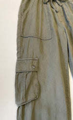 Load image into Gallery viewer, SILVER JEANS Charlotte Cargo Joggers
