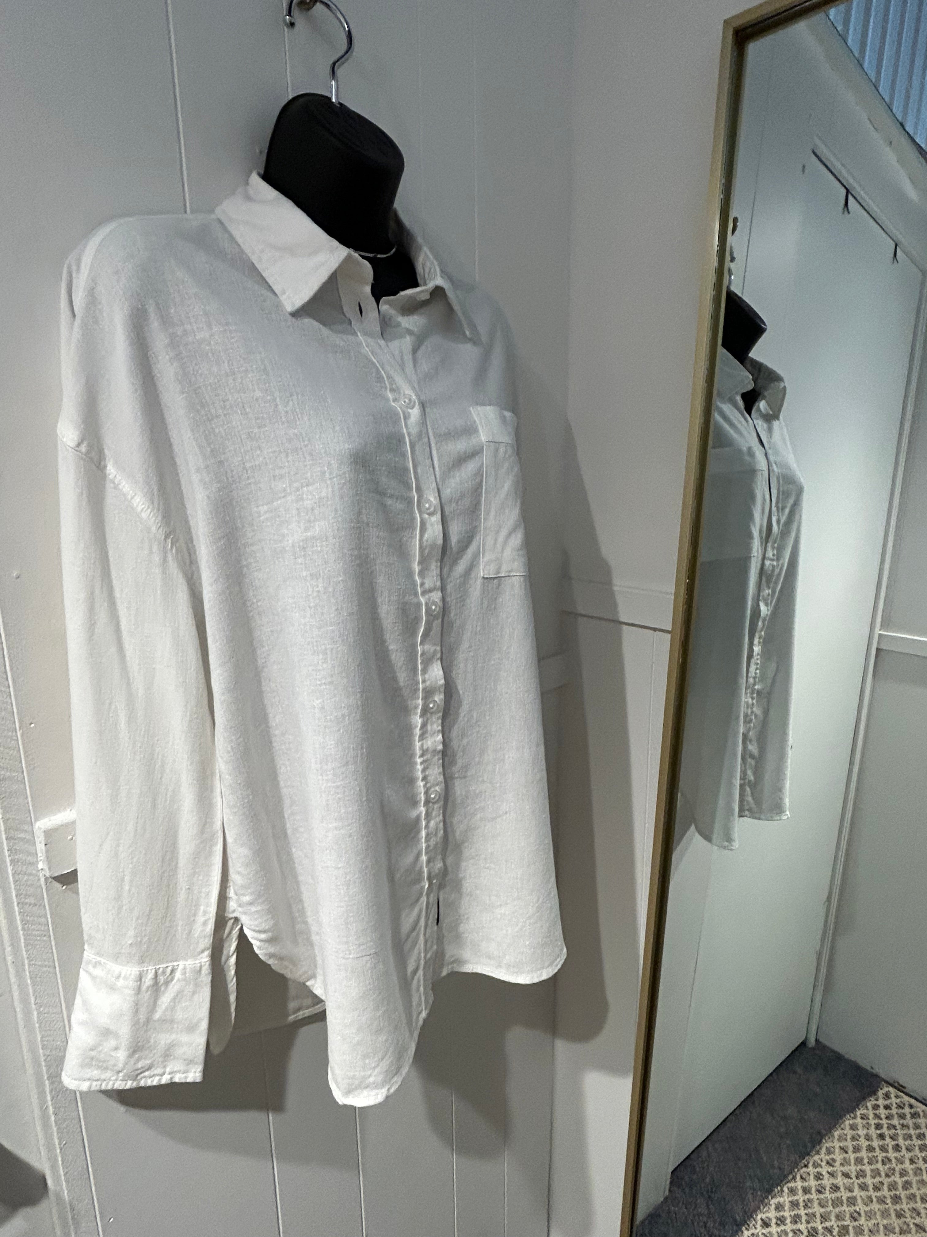 SILVER JEANS Emma Linen Pocket Blouse