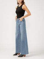Load image into Gallery viewer, SILVER JEANS Highly Desirable Ultra Wide Leg Jeans
