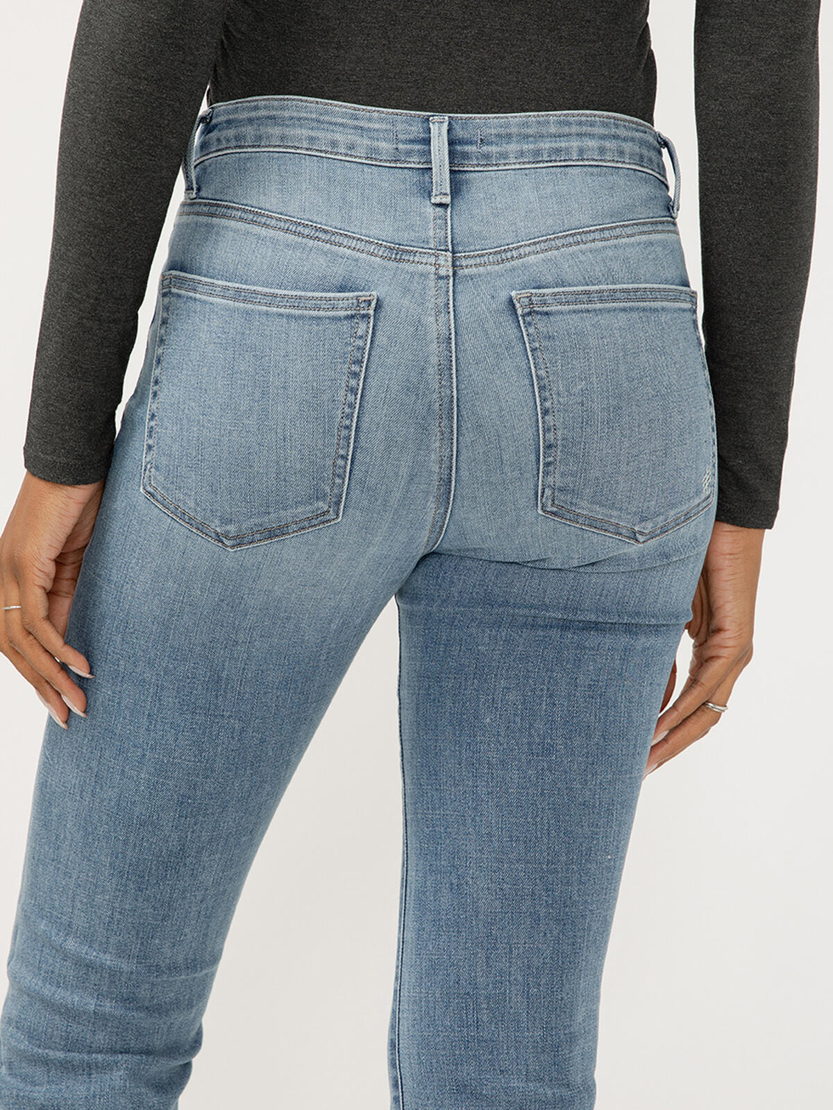 SILVER JEANS Isbister Straight Leg Jean