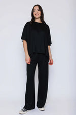 Load image into Gallery viewer, Oversized women&#39;s black t-shirt. 
