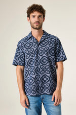 Load image into Gallery viewer, Blue printed short sleeve button top. 
