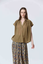 Load image into Gallery viewer, SEE U SOON Flowy Collared Top
