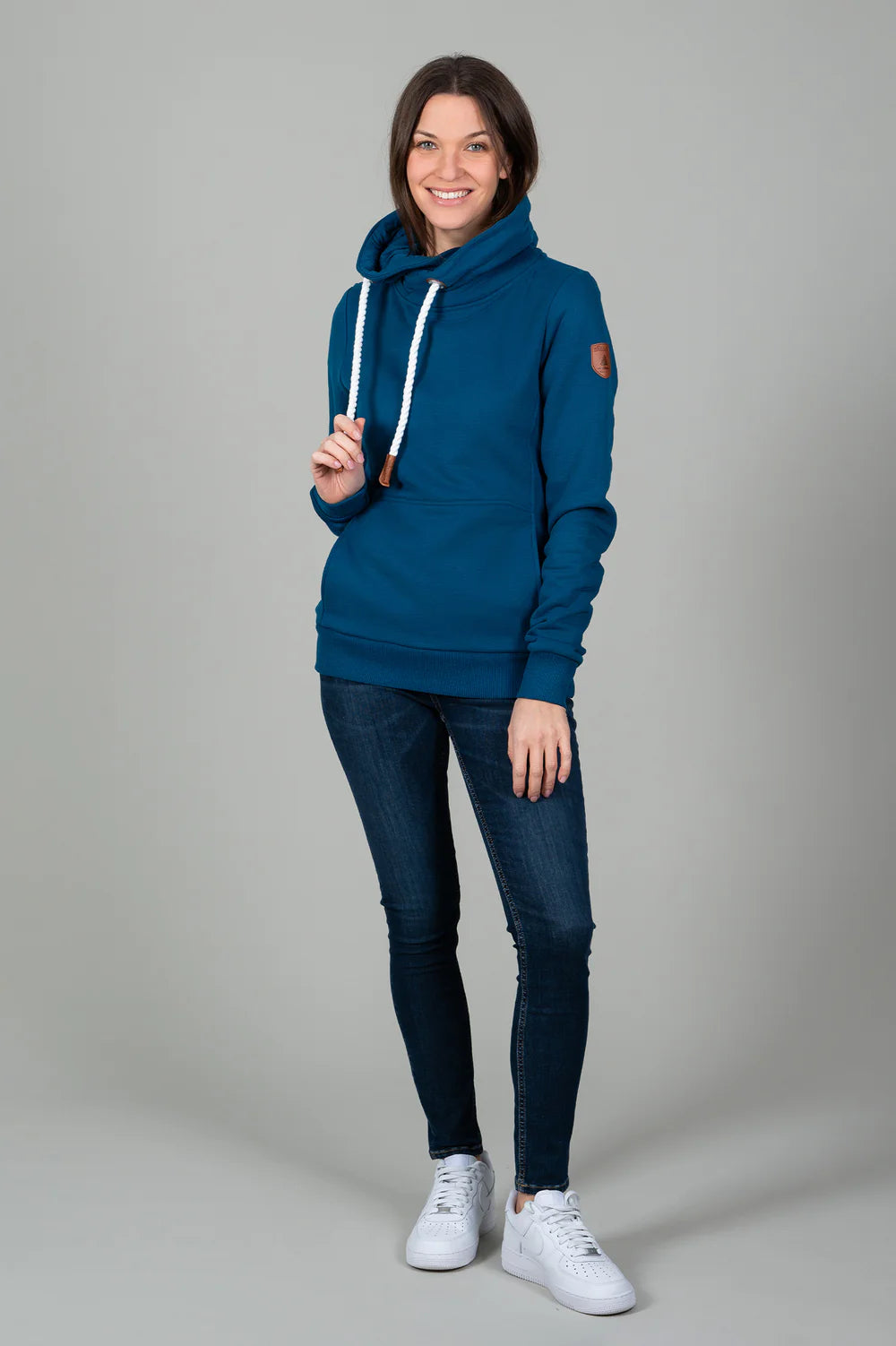 WANAKOME Dionne High Neck Sweatshirt